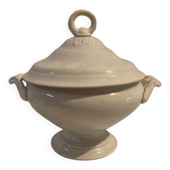 19th century tureen of Montereau