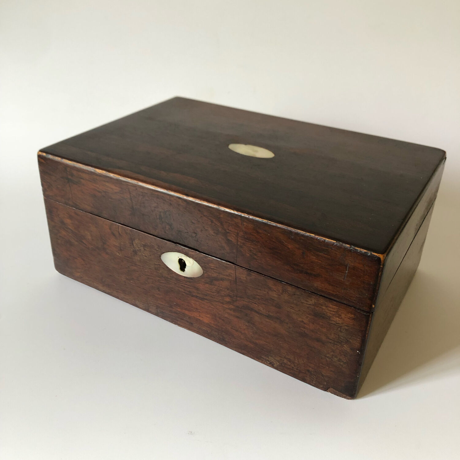 Jewelry box in wood and mother-of-pearl