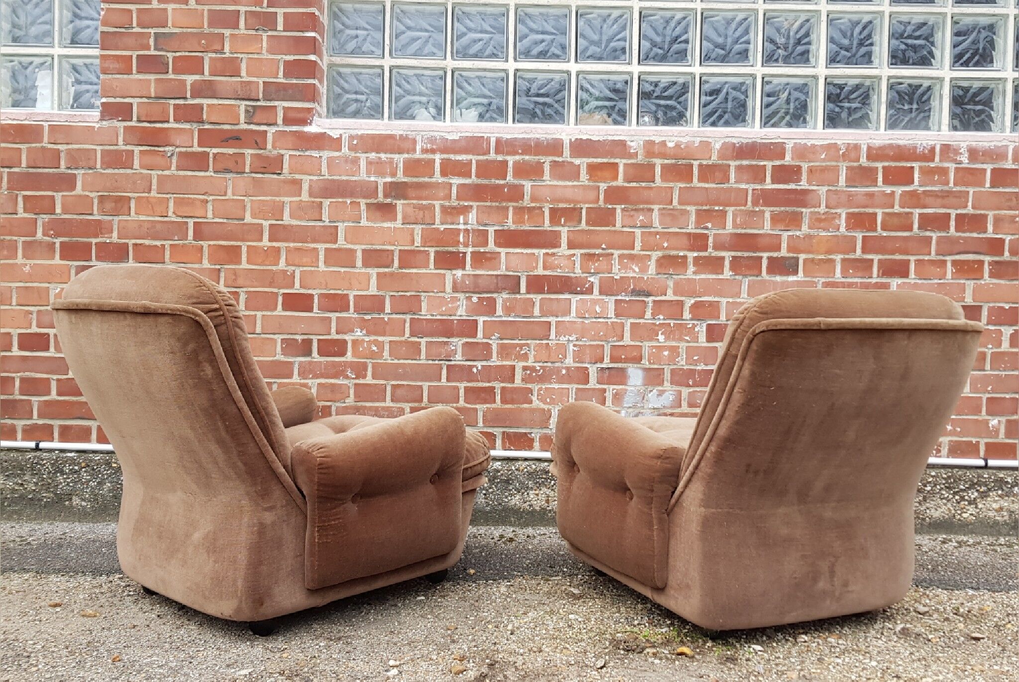 Pair of Airborne chairs 1970