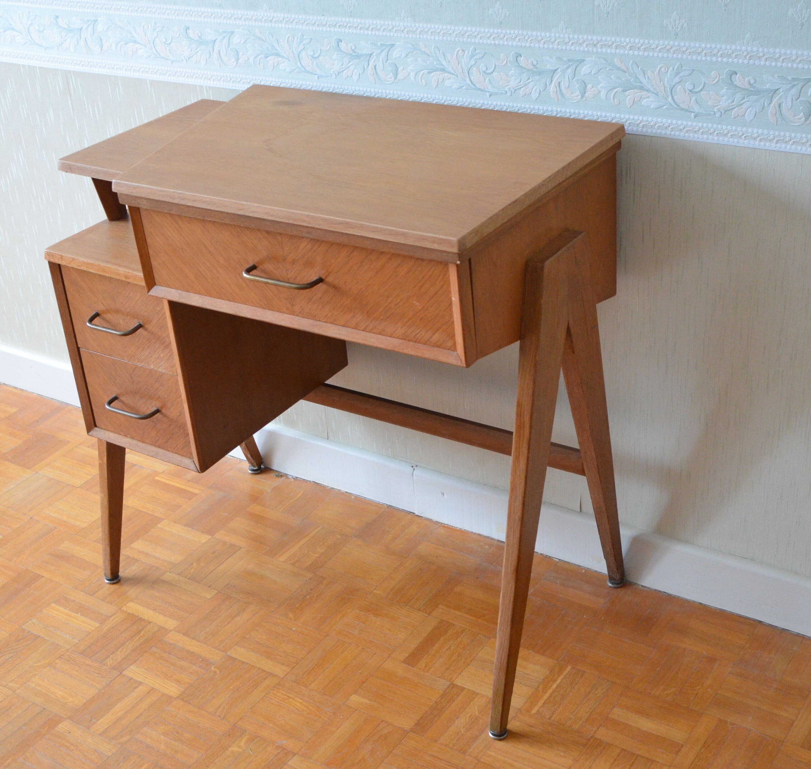 Desk and its Singer integrated sewing machine, 1962