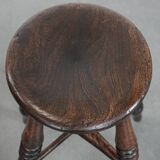 Tabouret Windsor anglais ancien du XVIIIe siècle avec une superbe patine.