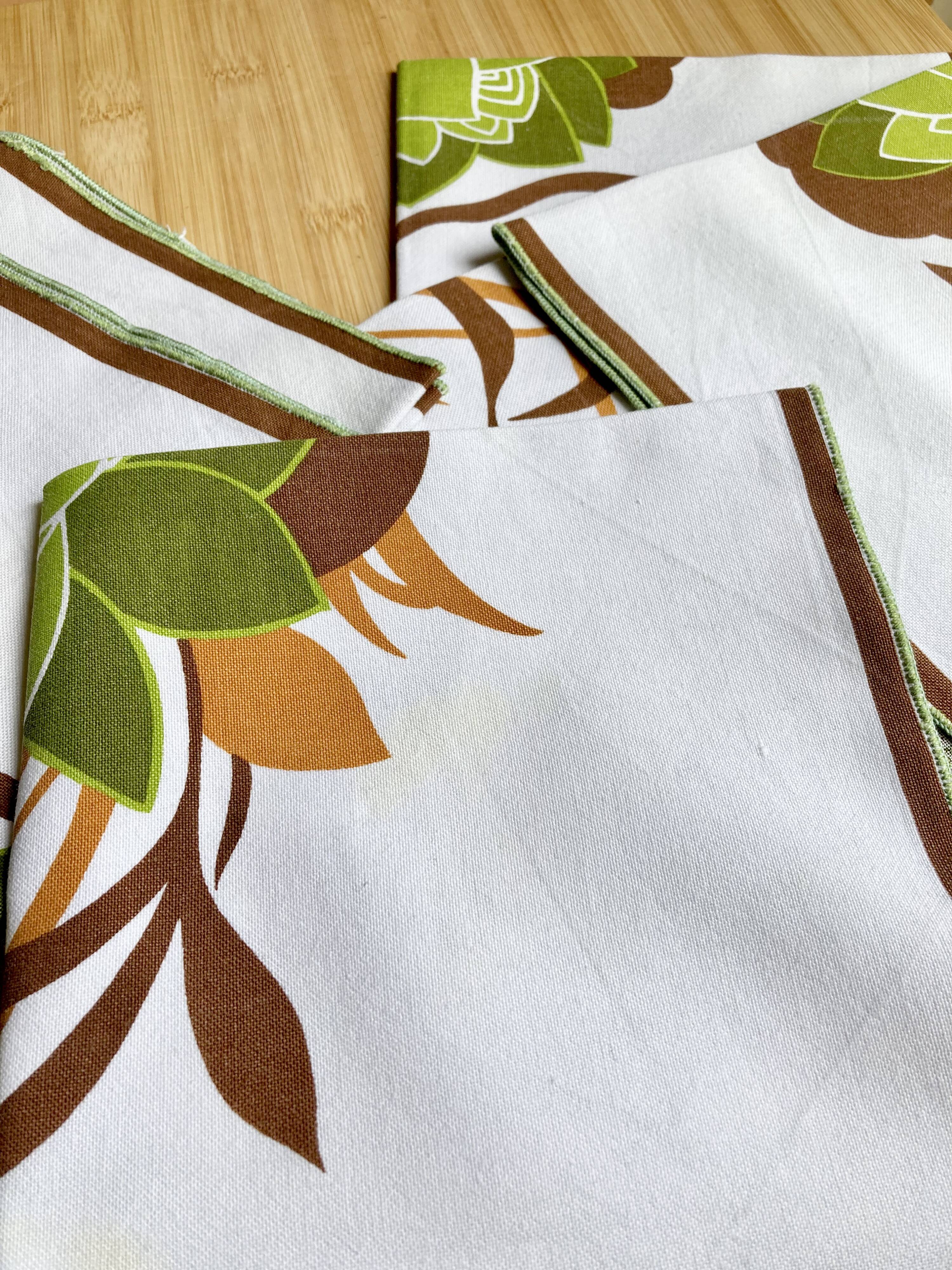 6 vintage / 70s napkins