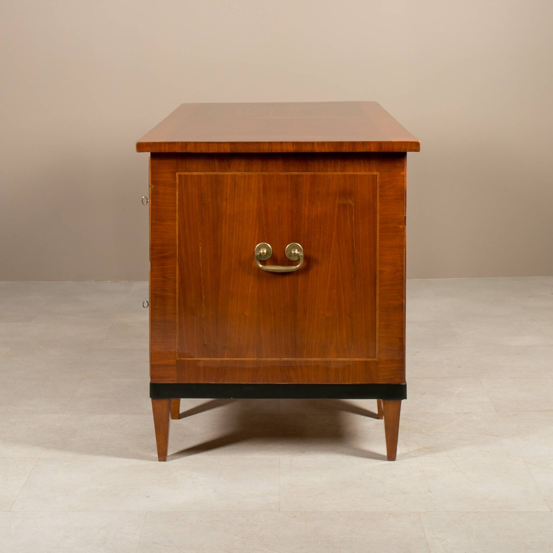 Bureau Biedermeier en placage de noyer, Allemagne, vers 1830