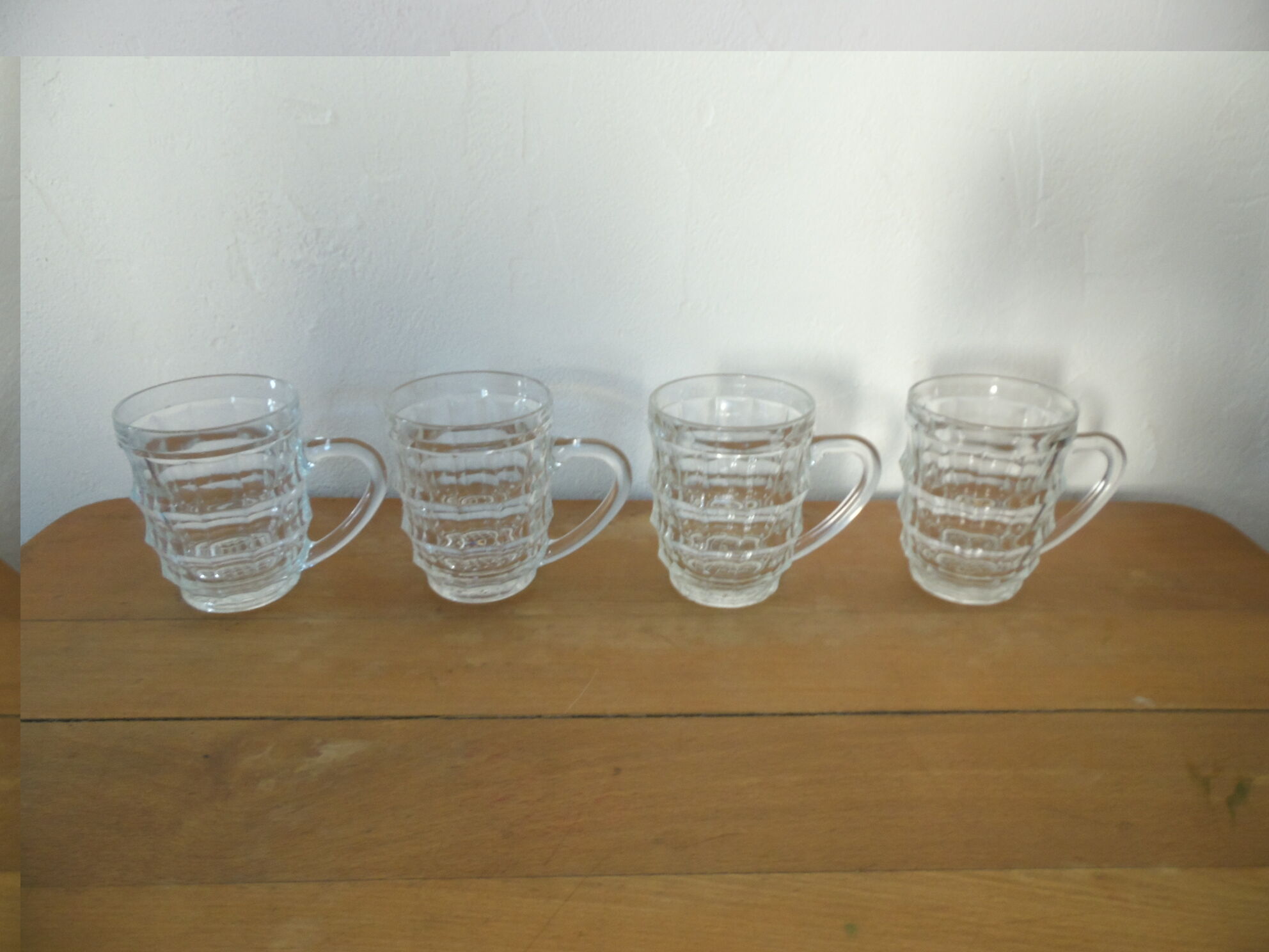 4 transparent glass mugs