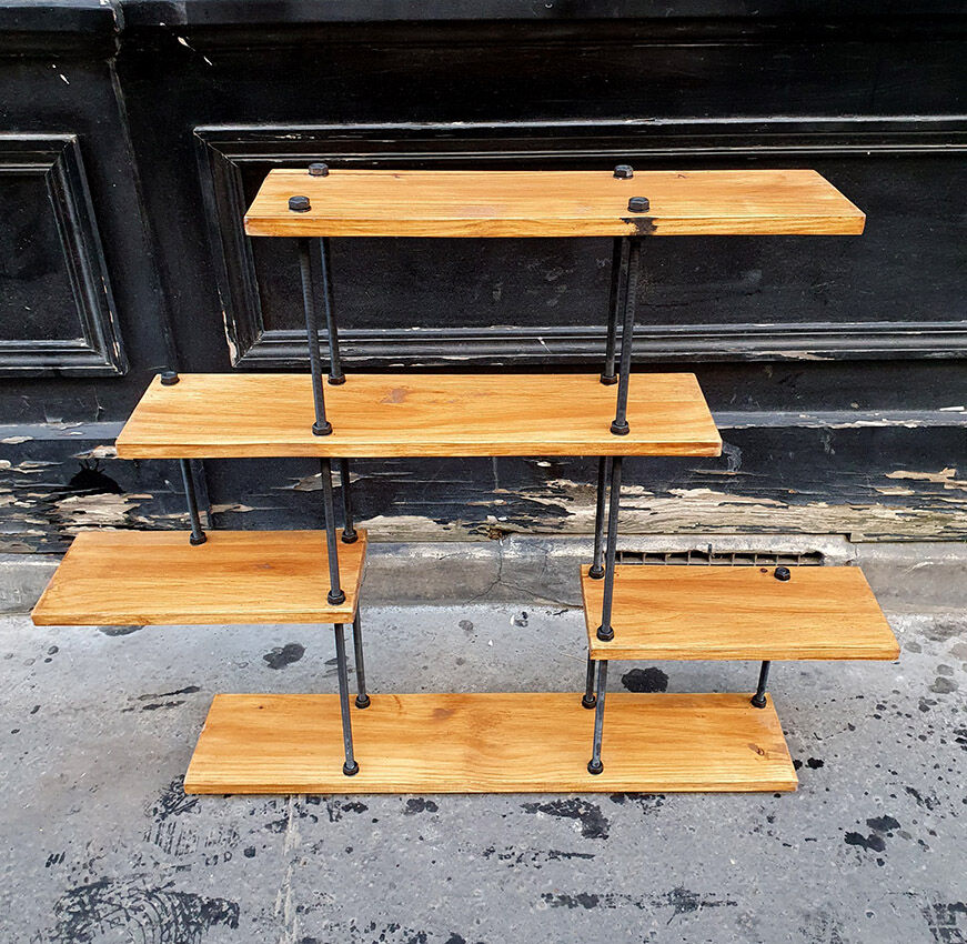 Unstructured shelf, industrial style