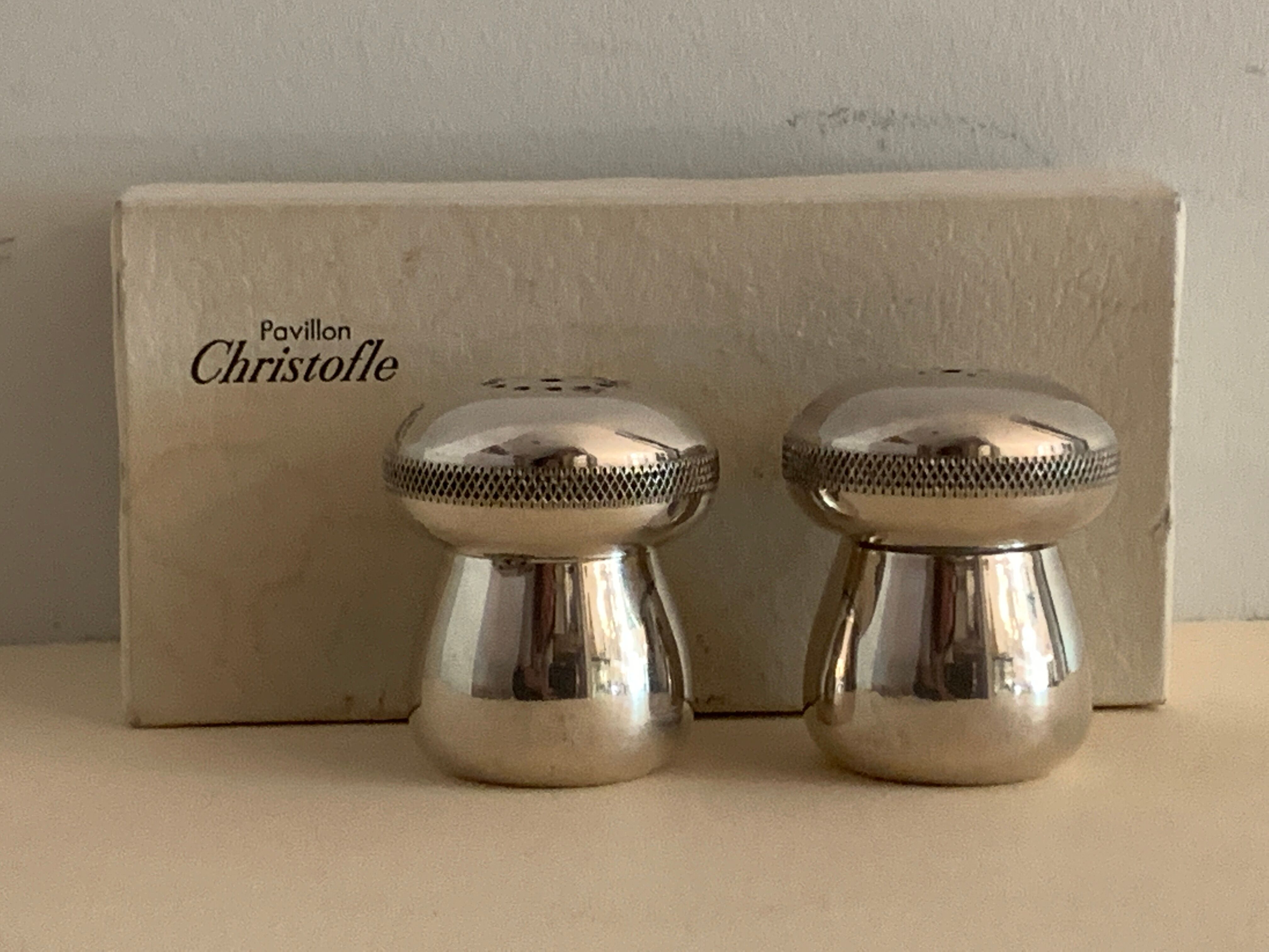 Salt and pepper mushrooms in silver metal Pavilion Christofle