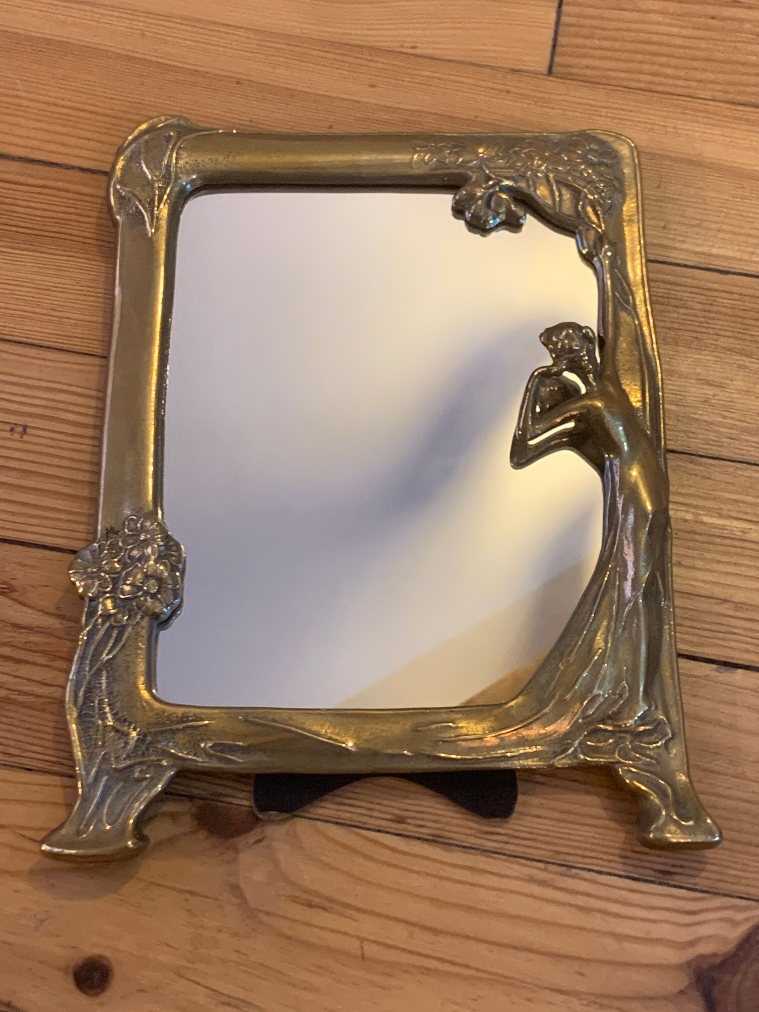Mirror to install brass frame