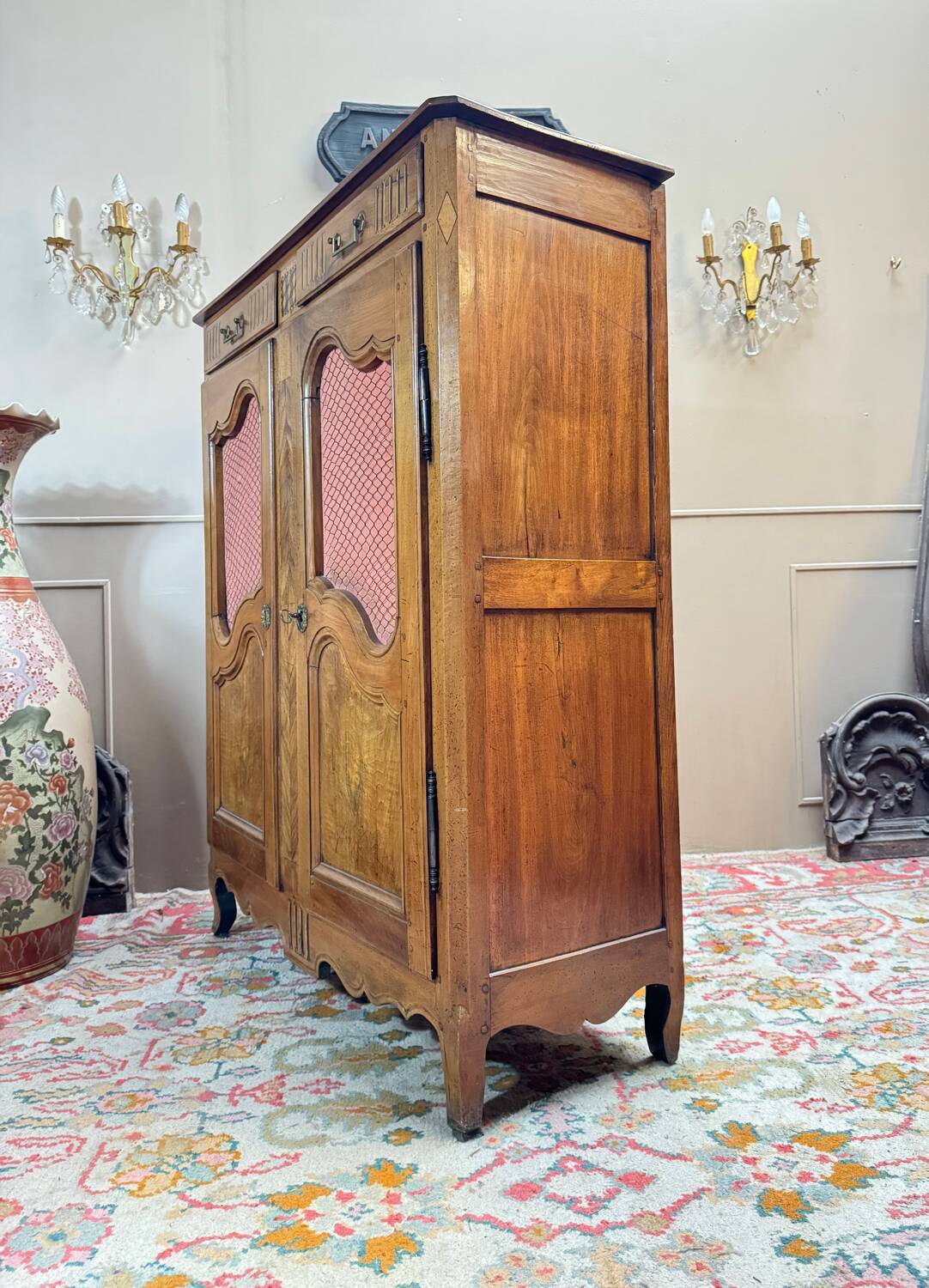 Walnut cabinet from the louis xv xviii century