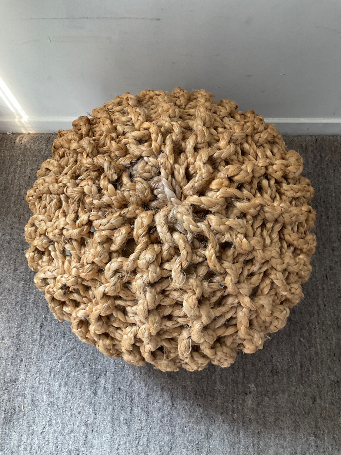 Pouf ball in braided rope