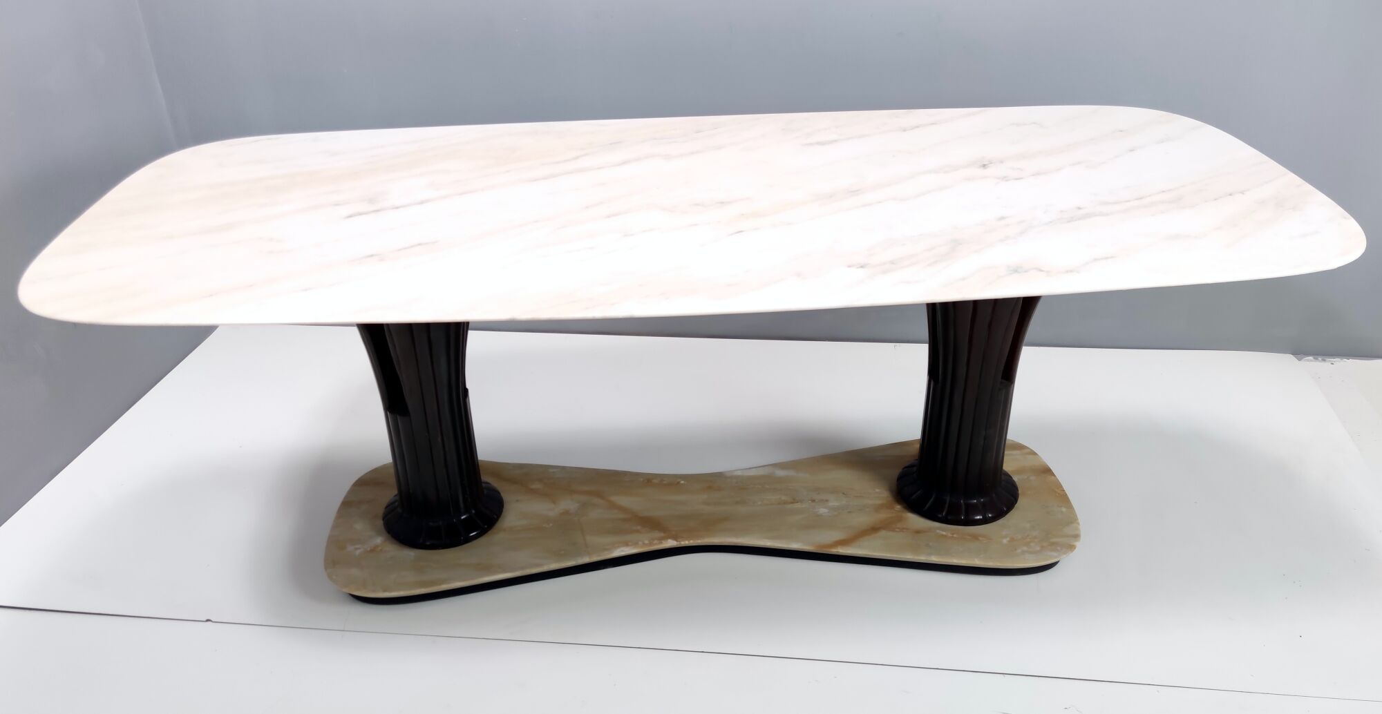 Dining table with a portuguese pink marble top