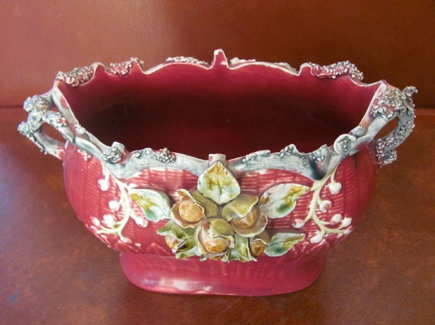 Garden cover in red slurry decorated with flower buds