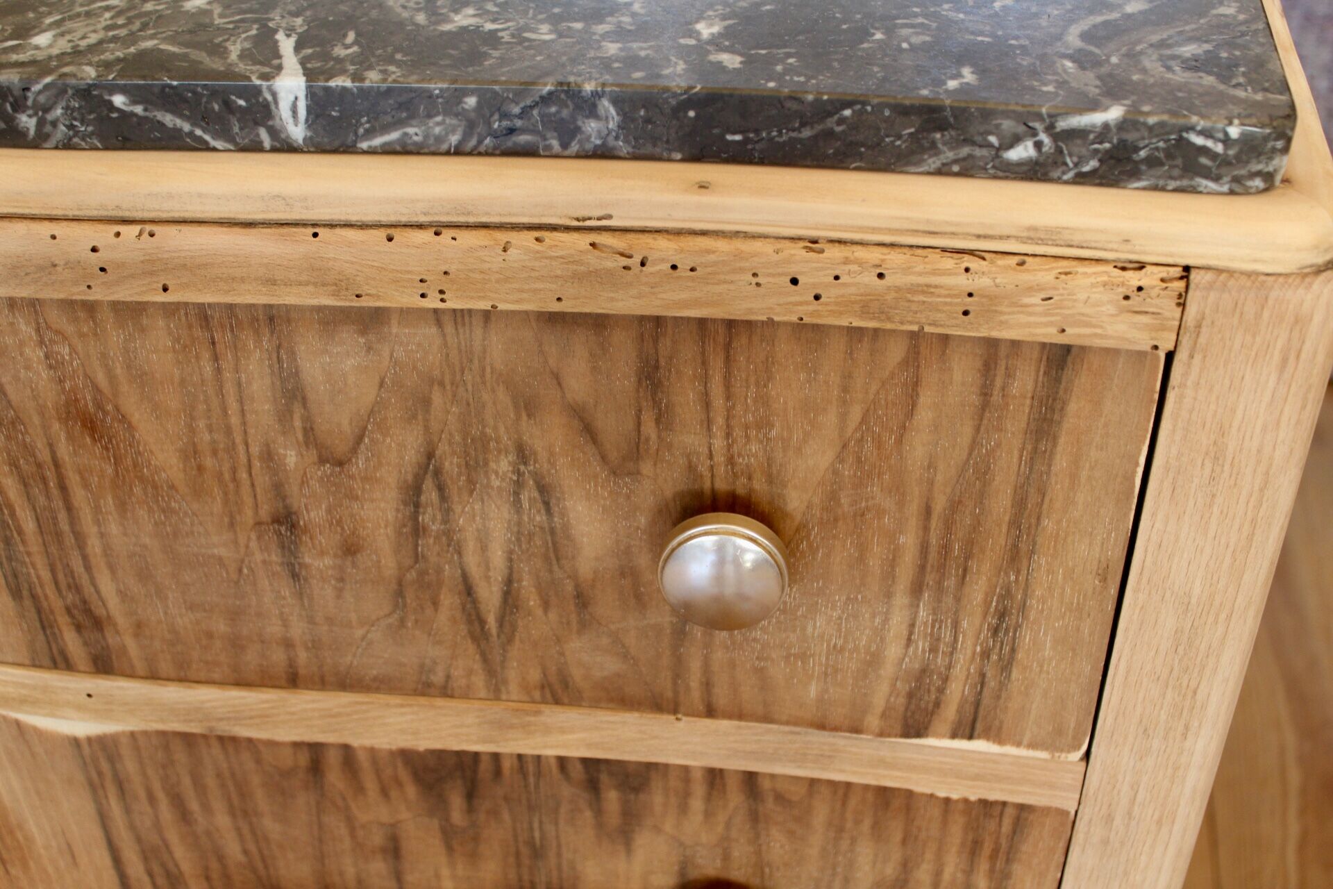 Commode années 30 et son marbre noir