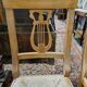 Lyre-shaped mulched chairs