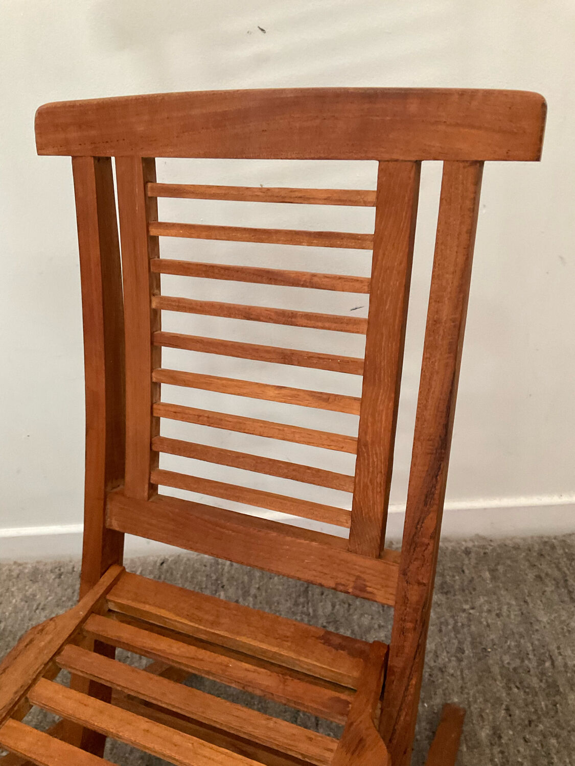 Folding teak children's chair