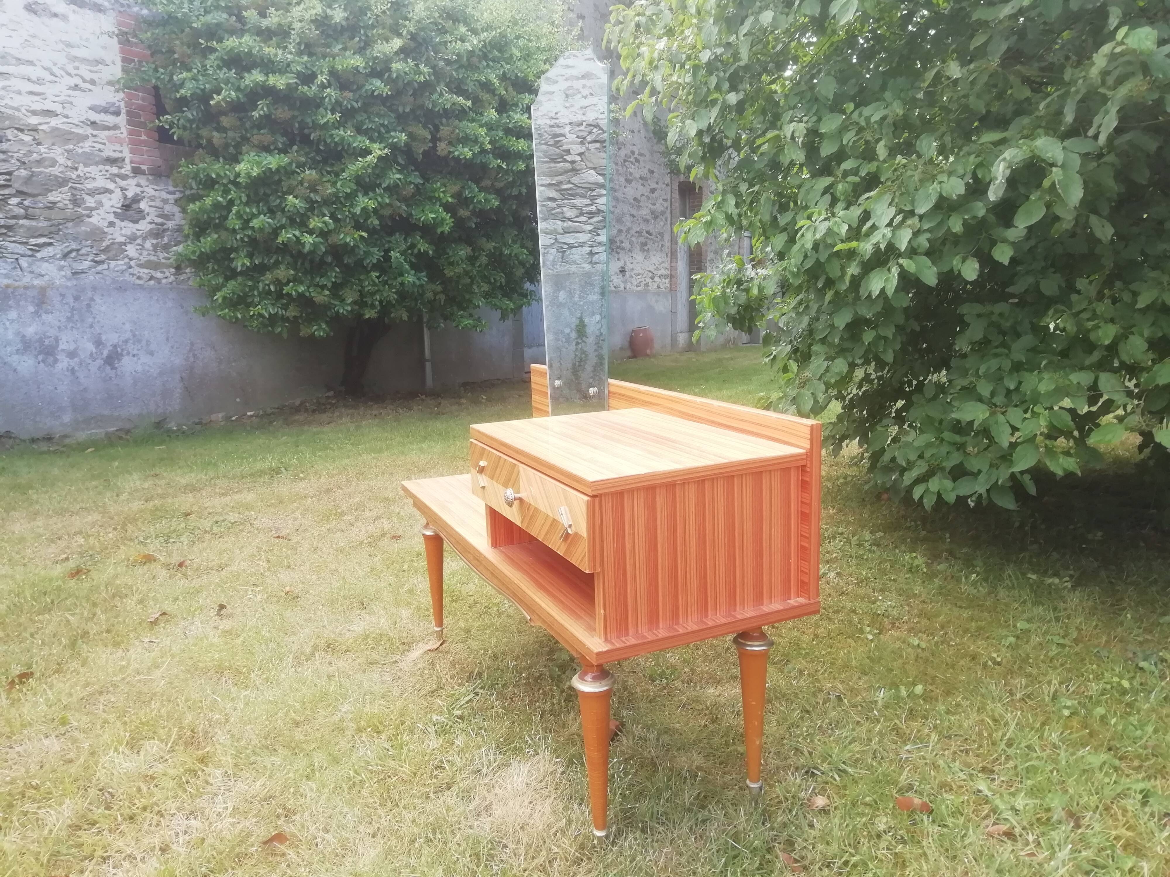 Serving table years 70