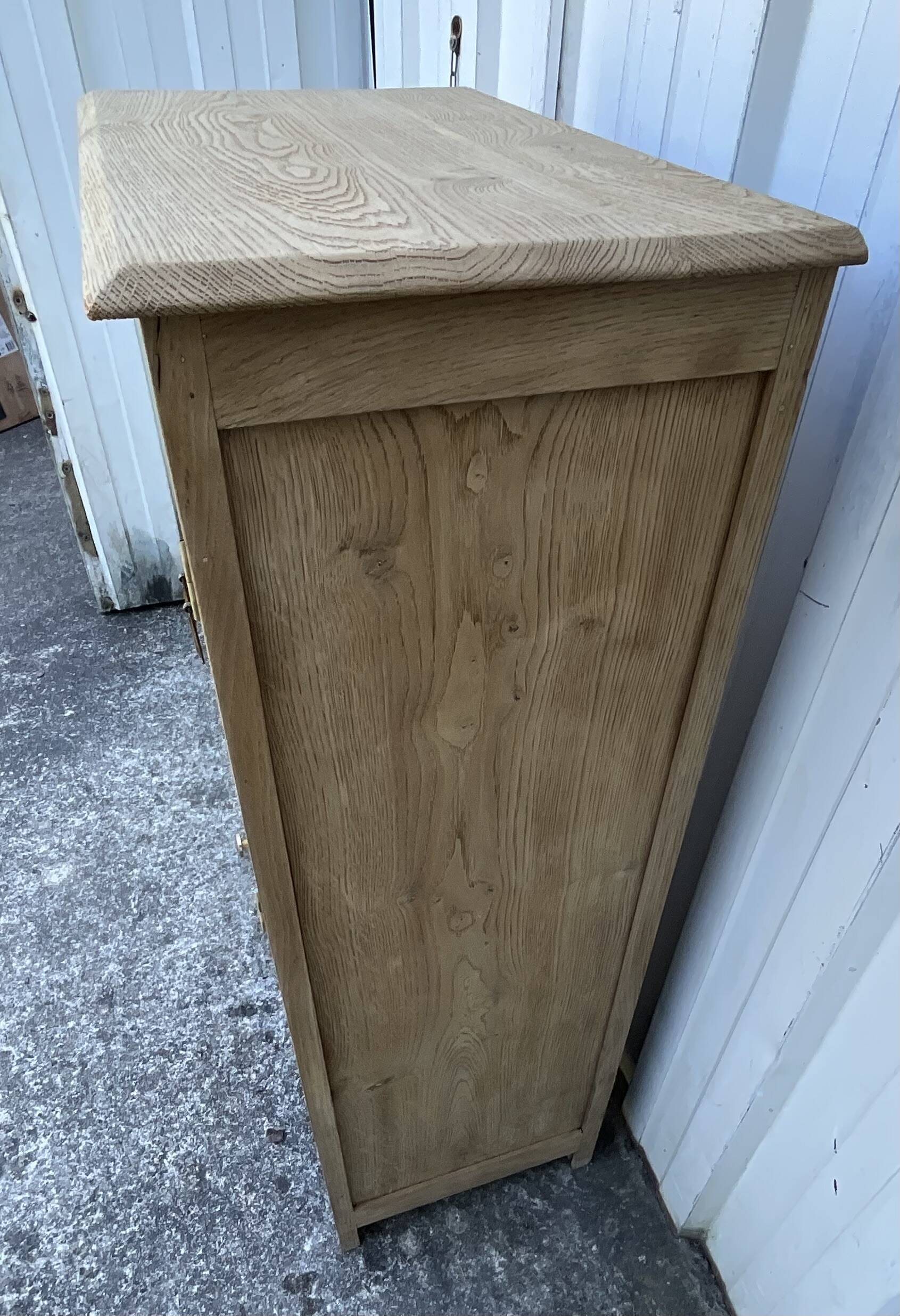 Solid oak storage unit – Contemporary country style