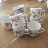 8 tasses anciennes porcelaines dépareillées