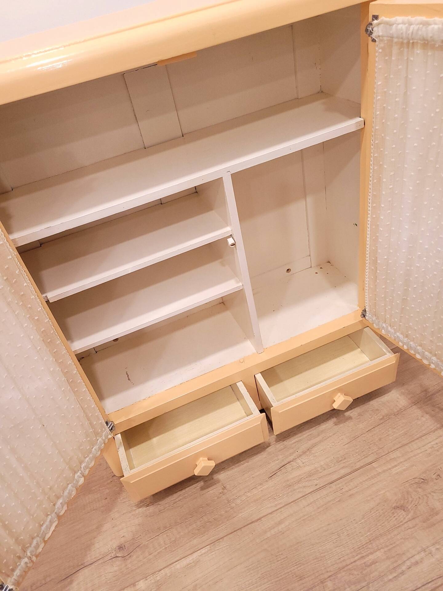 Wall cabinet