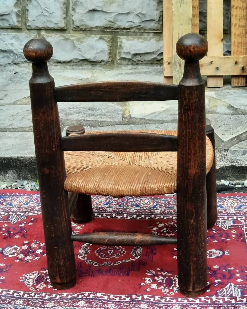 Petite chaise de cheminée