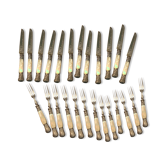 Set of coat of arms fruit cutlery