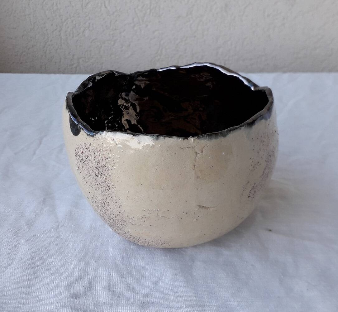 Ceramic pocket emptier