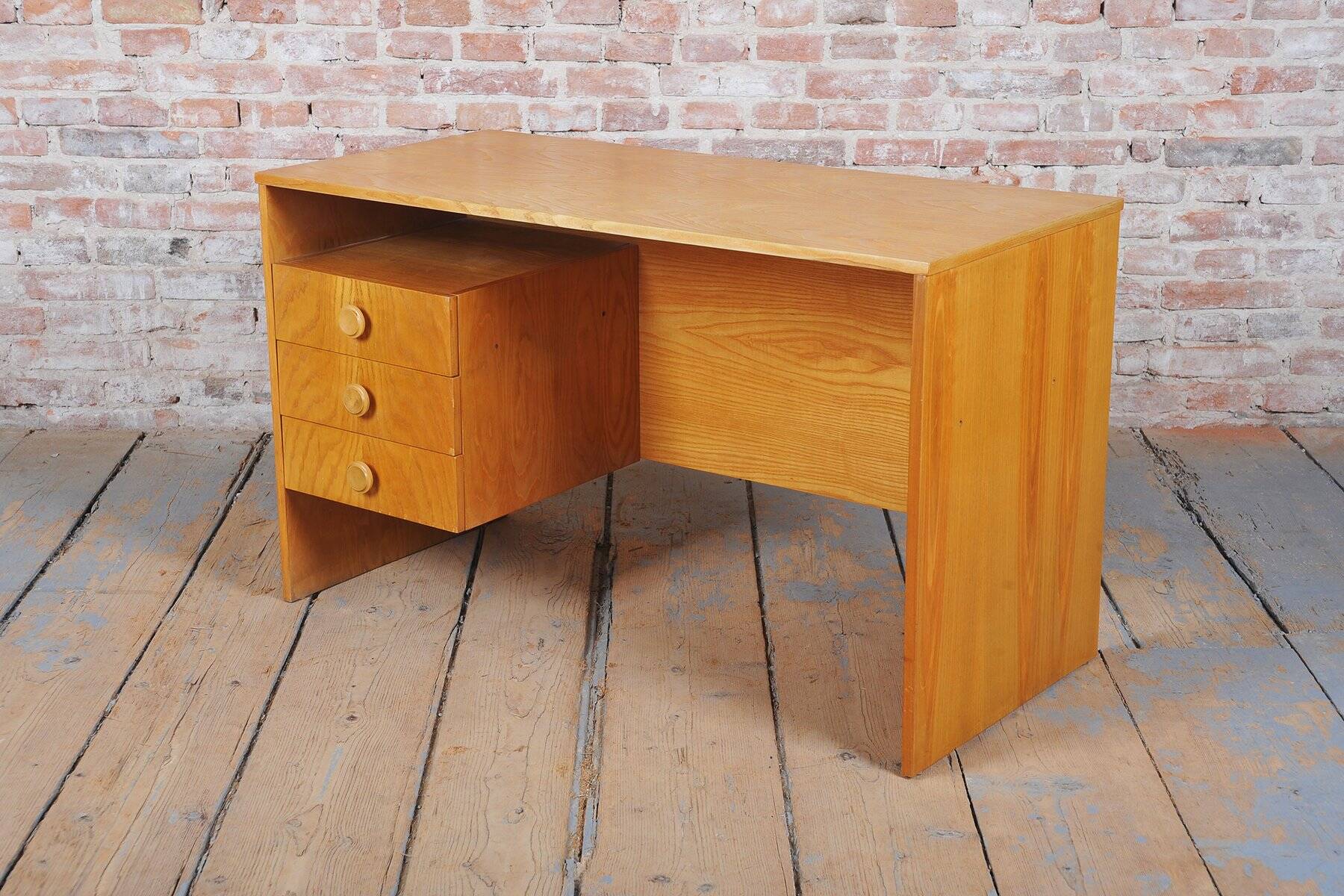Mid-Century Writing Desk in Oak Veneer, Czech, 1960s