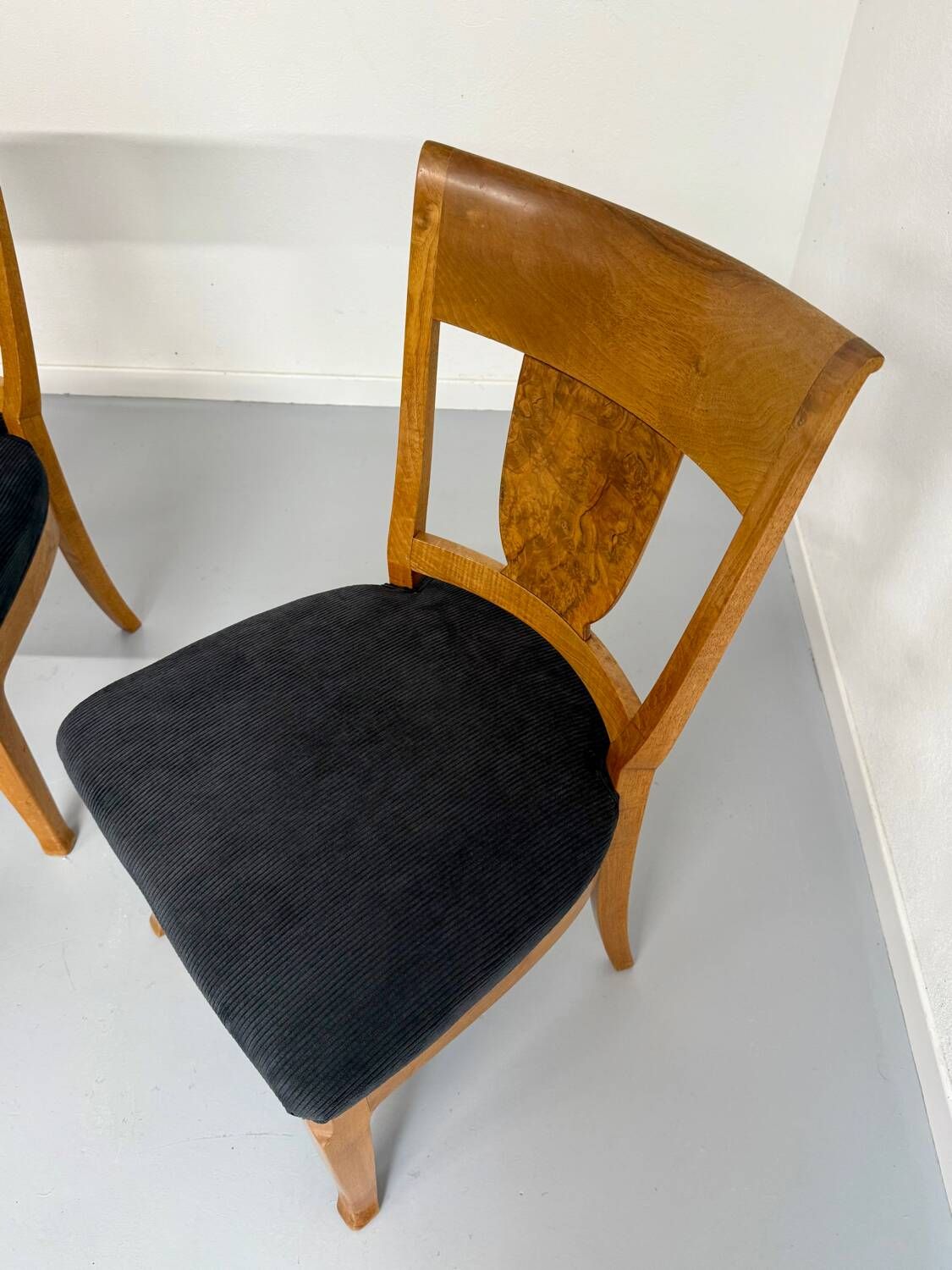 Set of 8 19th century Biedermeier art deco chairs in walnut with new upholstery