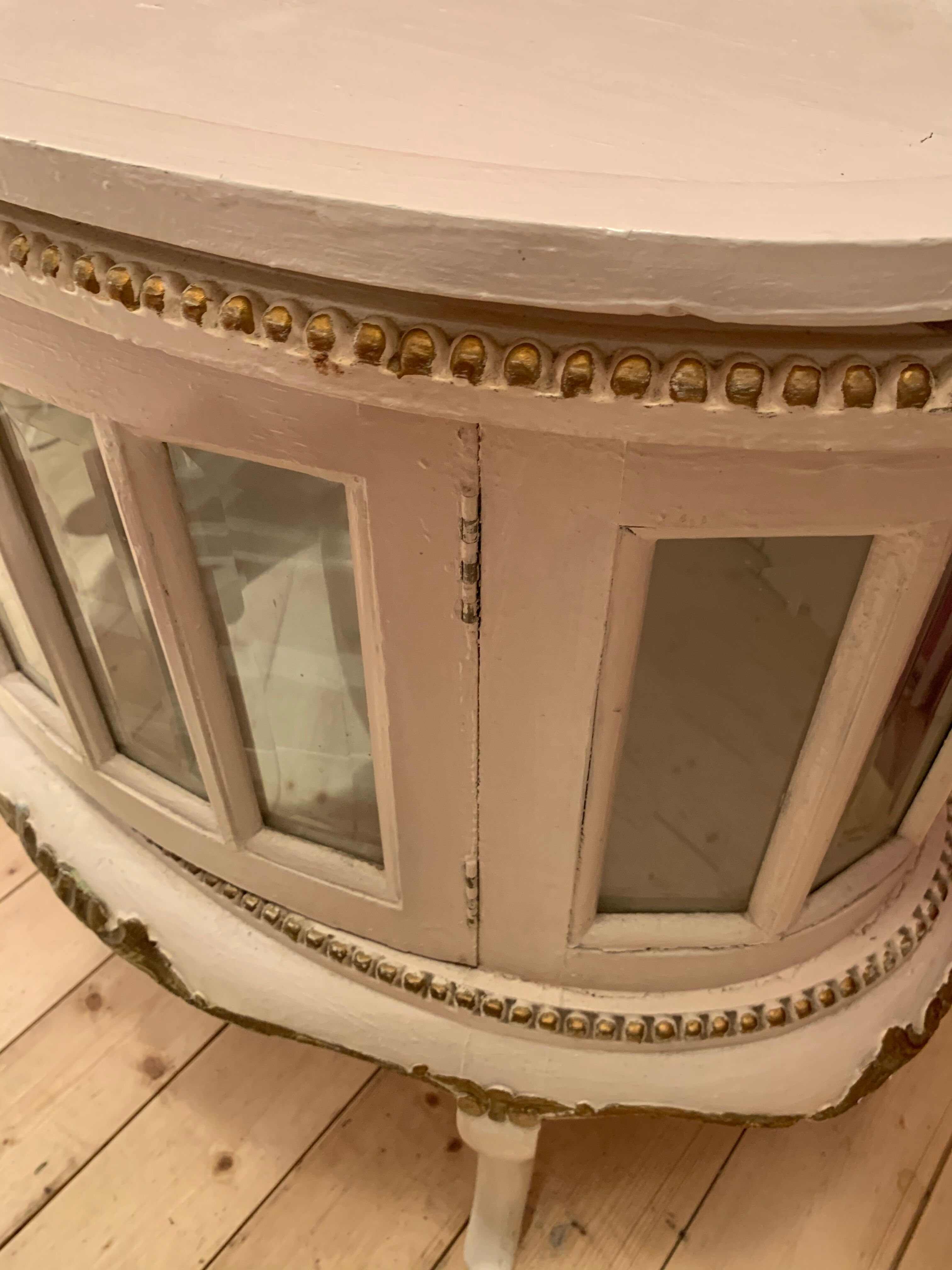 Furniture bar / tea table