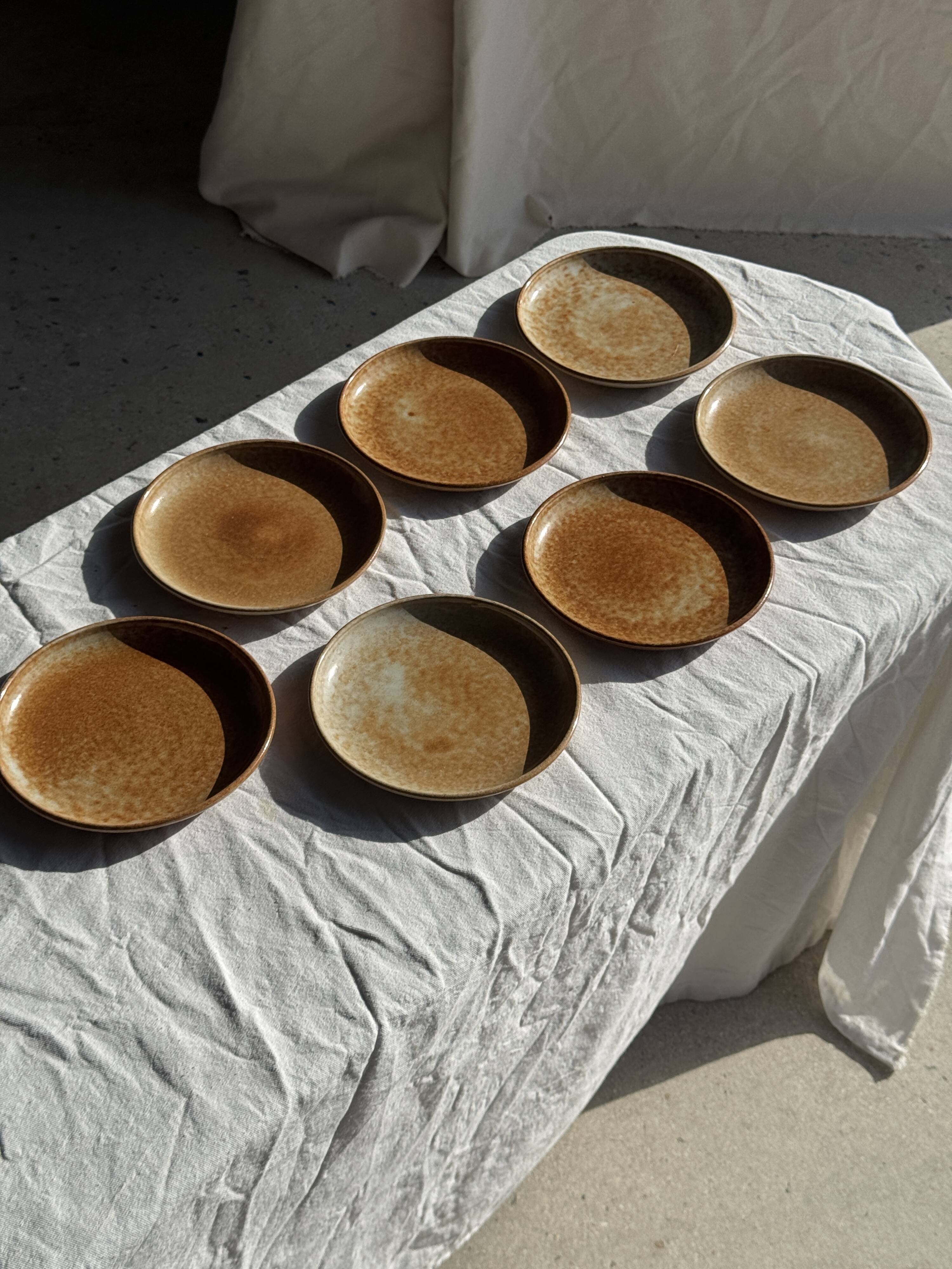 Set of 7 small flat dessert plates in orange stoneware D18