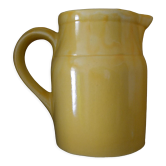 Digoin yellow pitcher