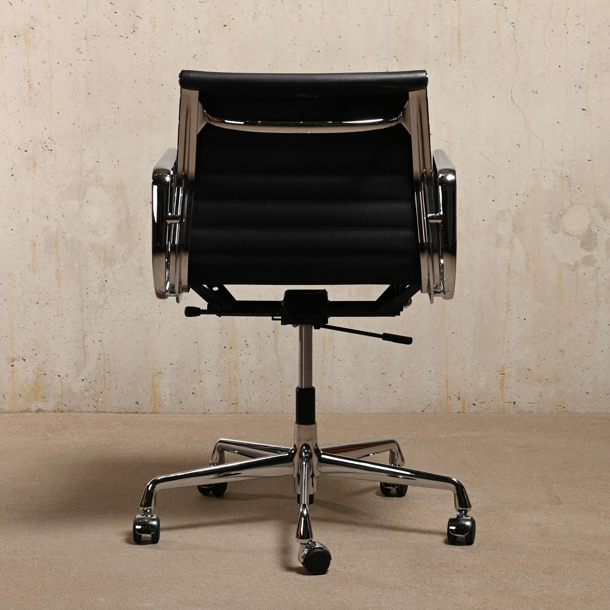 Charles & Ray Eames EA117 Office Chair in Black Leather and Chrome, Vitra