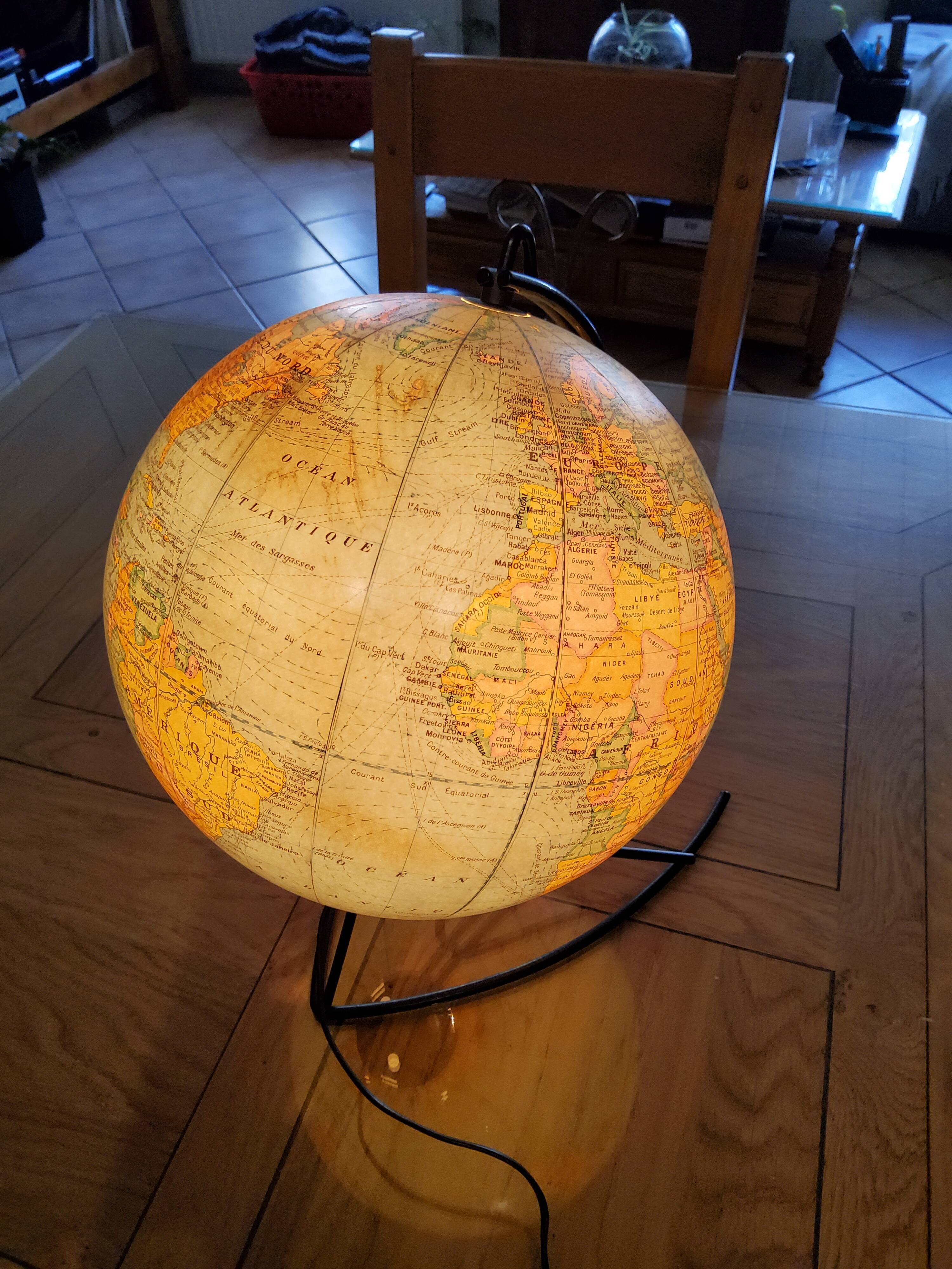 Luminous globe Girard and Barrère