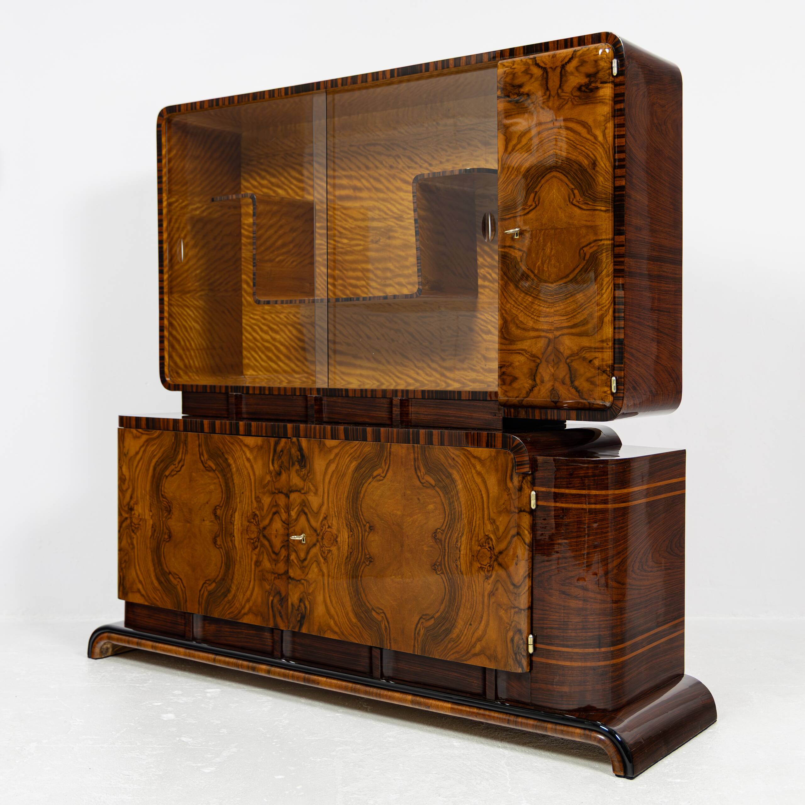 Buffet vitré asymétrique Art Déco en noyer et palissandre - 1925-1939