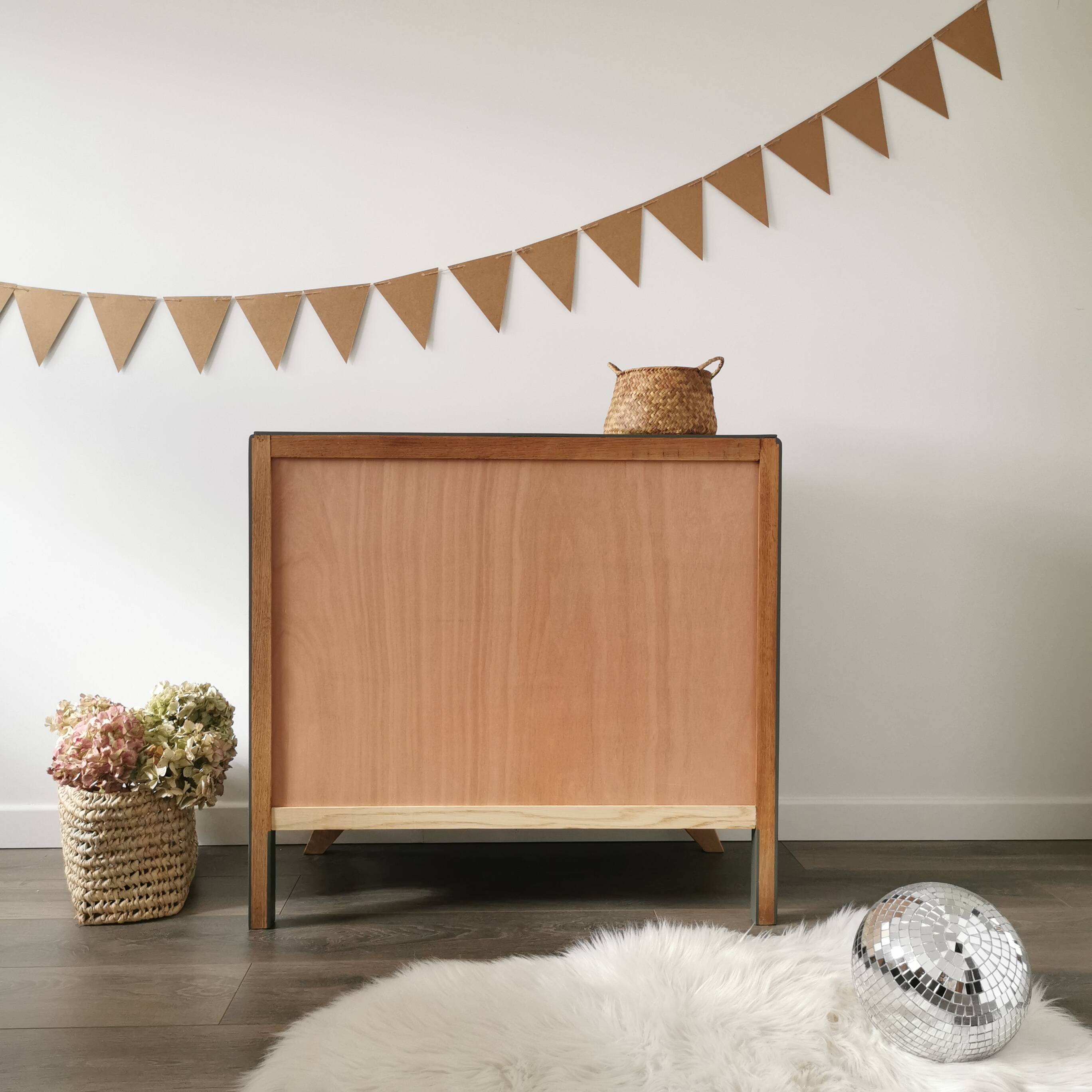 Commode vintage pieds compas