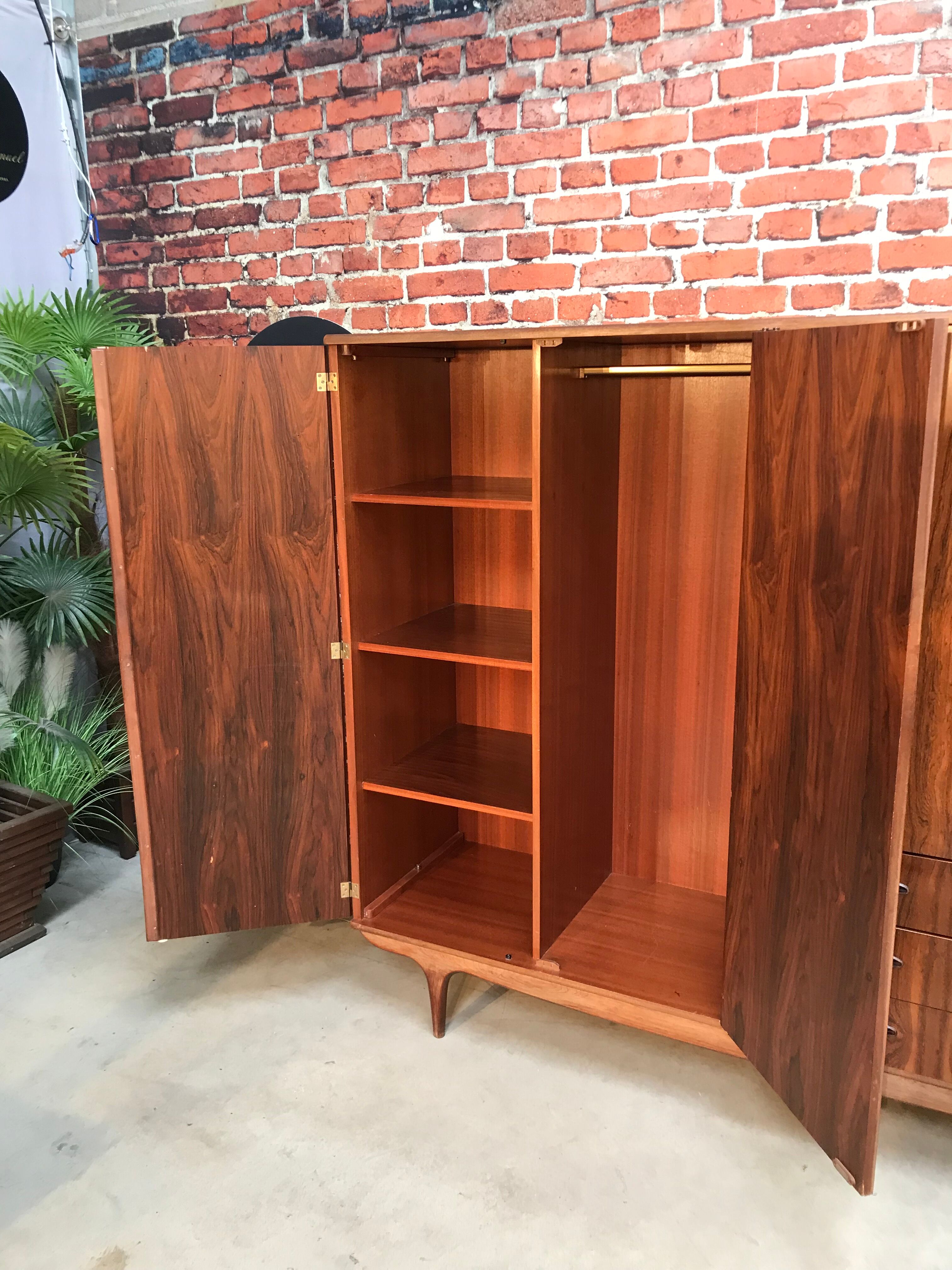 Commode penderie en placage palissandre de rio