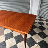 Extendable teak table