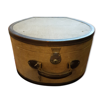 Boîte à chapeau