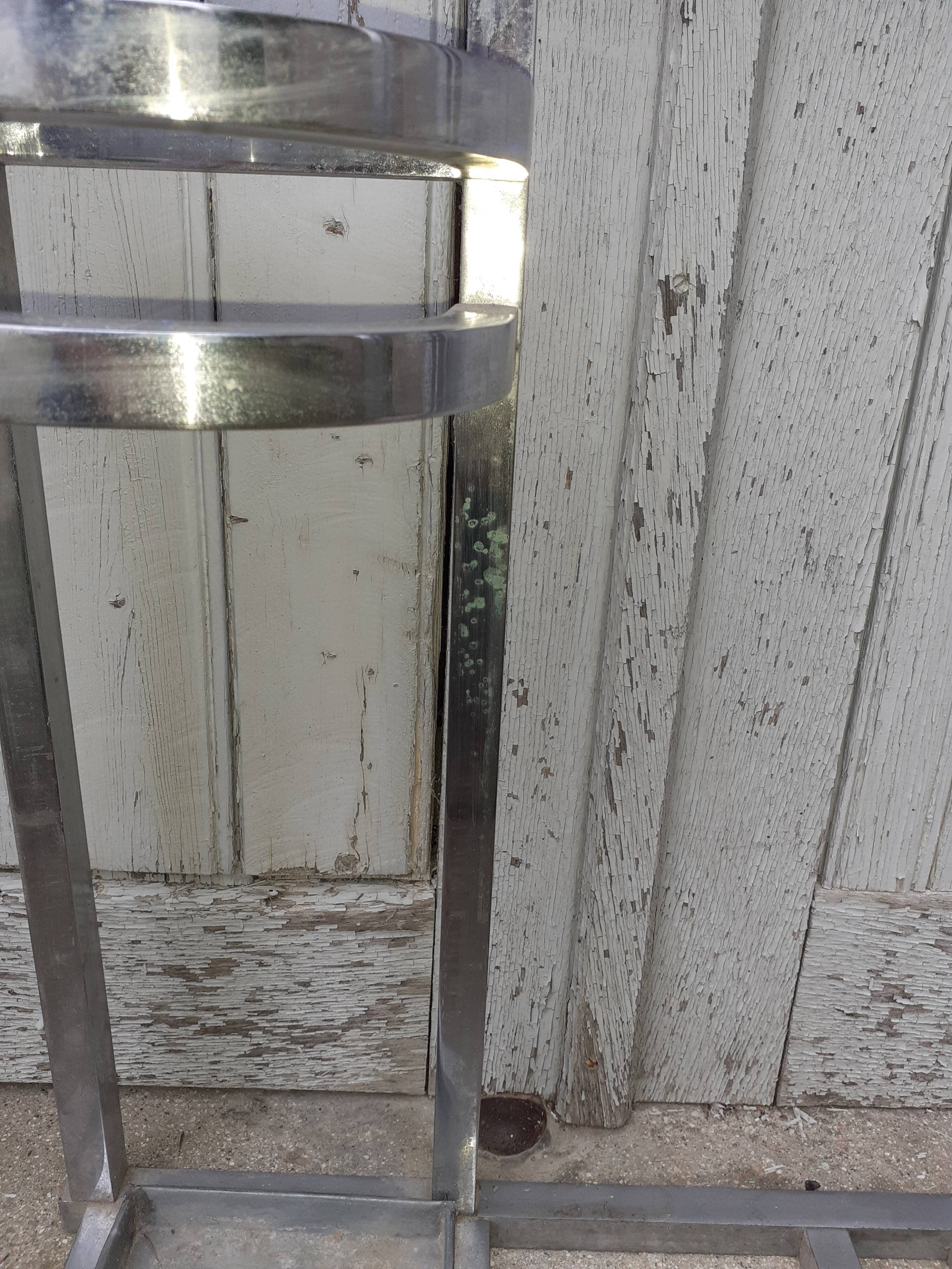 Art-deco cloakroom holder