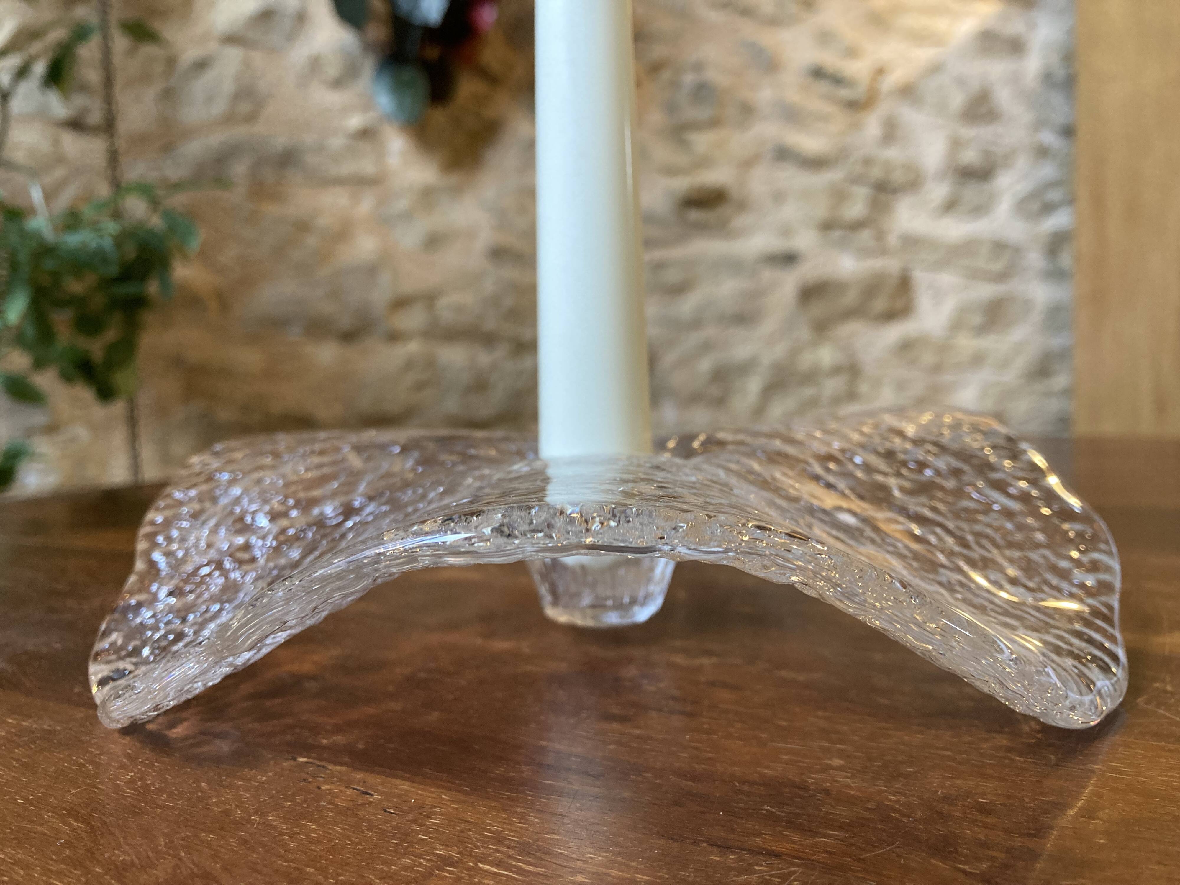 Bougeoir en verre texturé et courbé, Finlande
