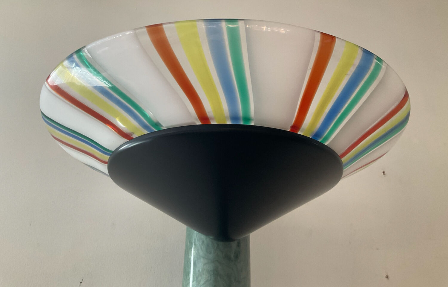 Italian floor lamp in Memphis style from the 70s-80s.