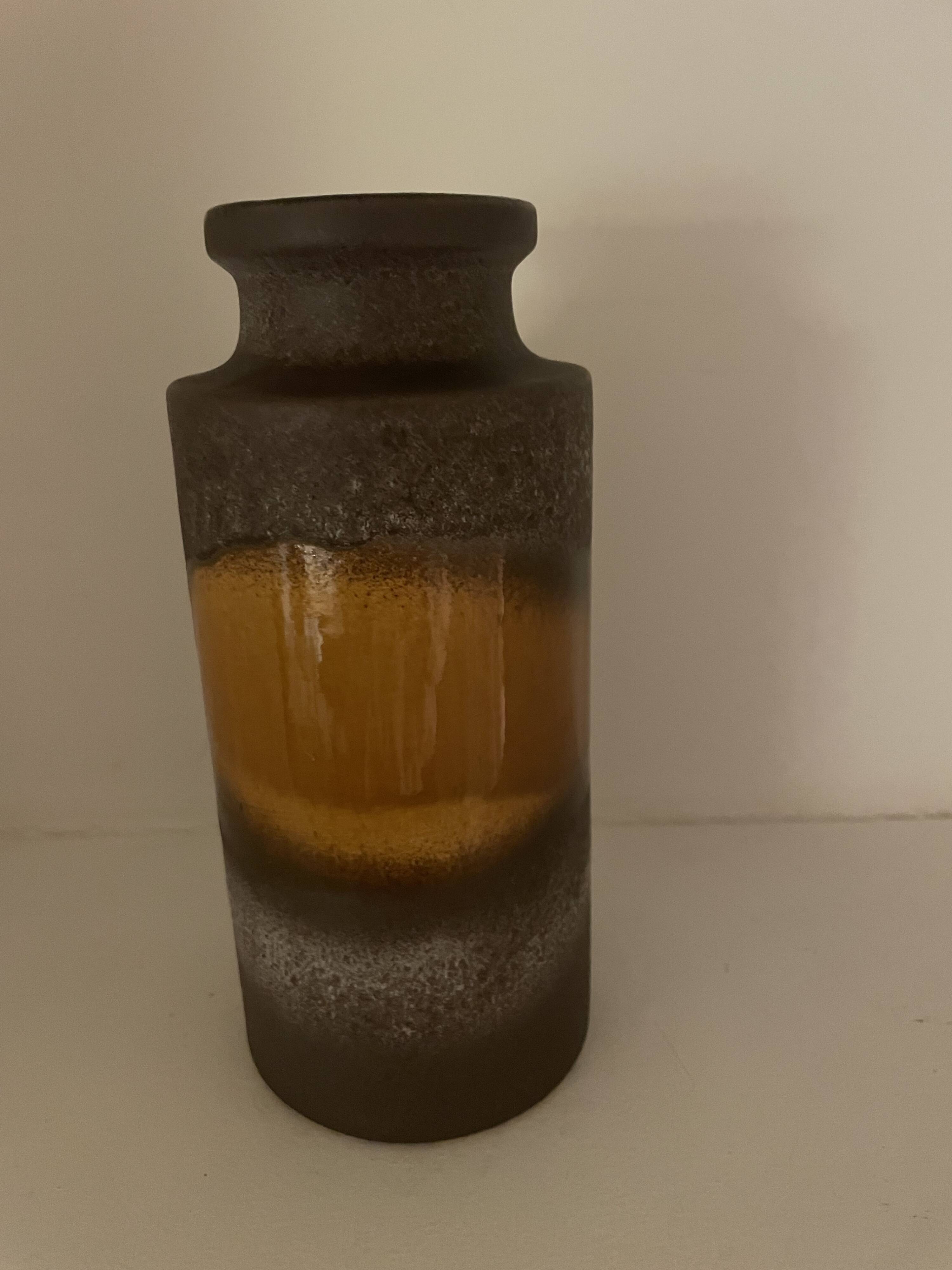 Set of 18 decorative items