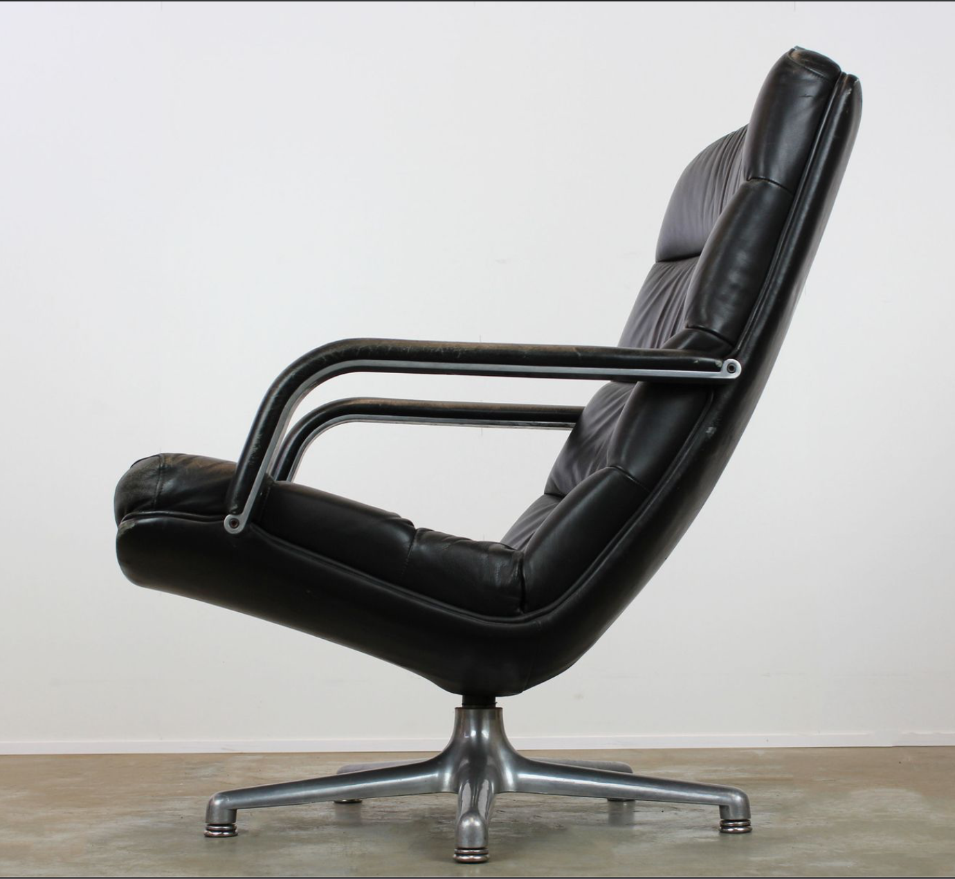 Black leather F141 armchair by Geoffrey Harcourt for Artifort 1970s
