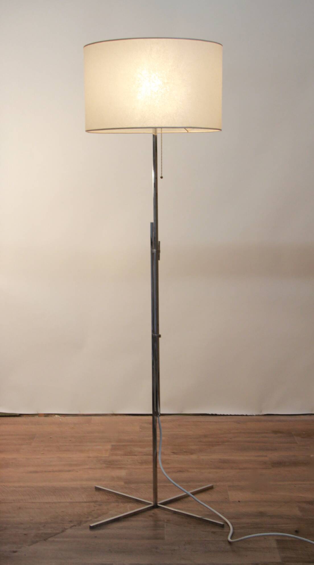 Minimalist floor lamp 1970s in chromed metal