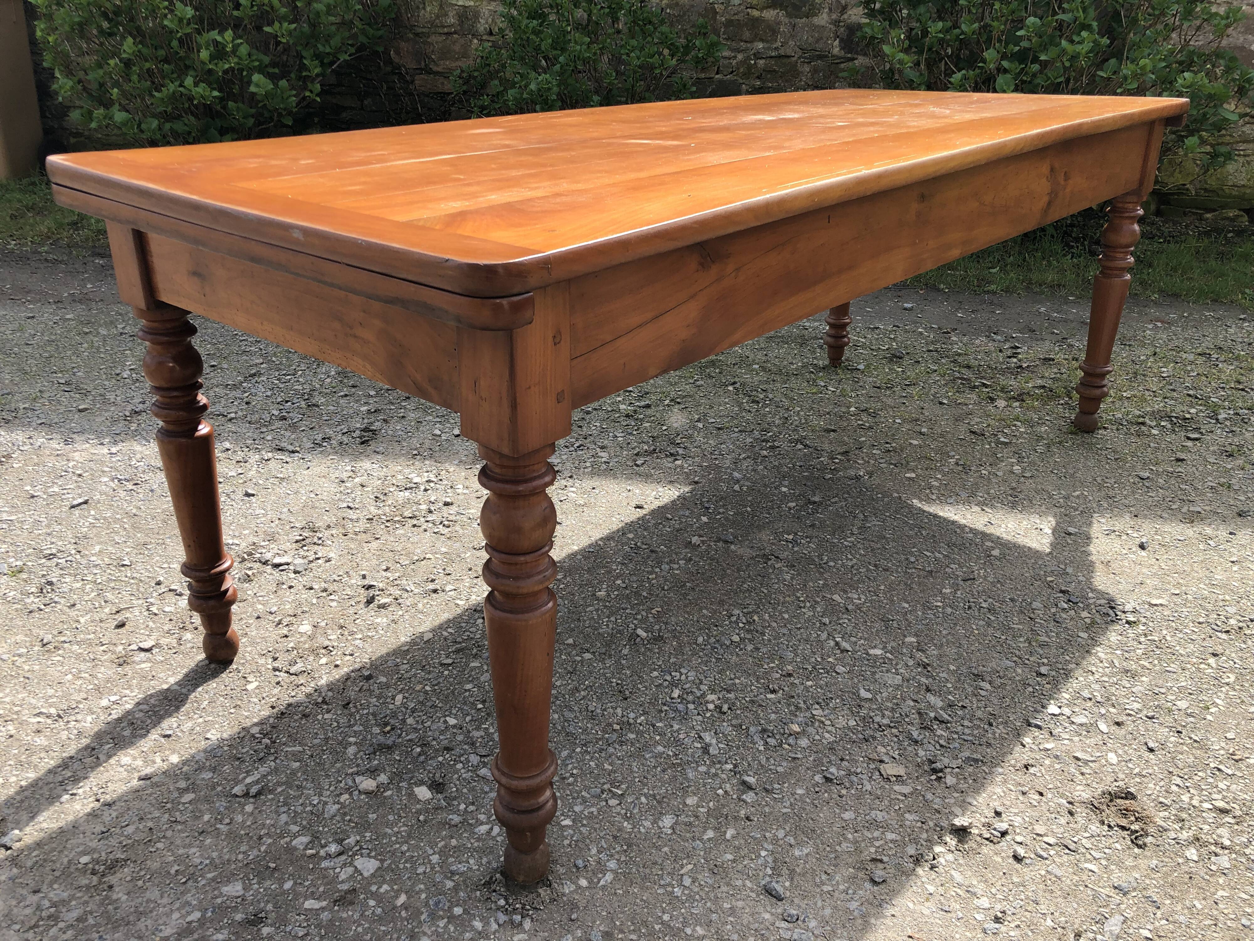 Antique Louis Philippe style farmhouse table in solid cherry wood with its 2 extensions.