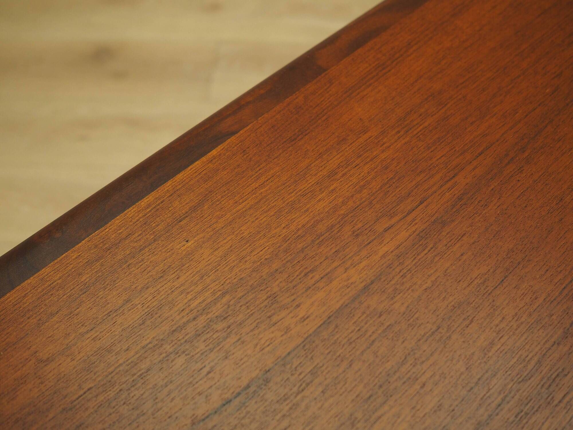 Table en teck, design danois, années 1970, designer : Johannes Andersen