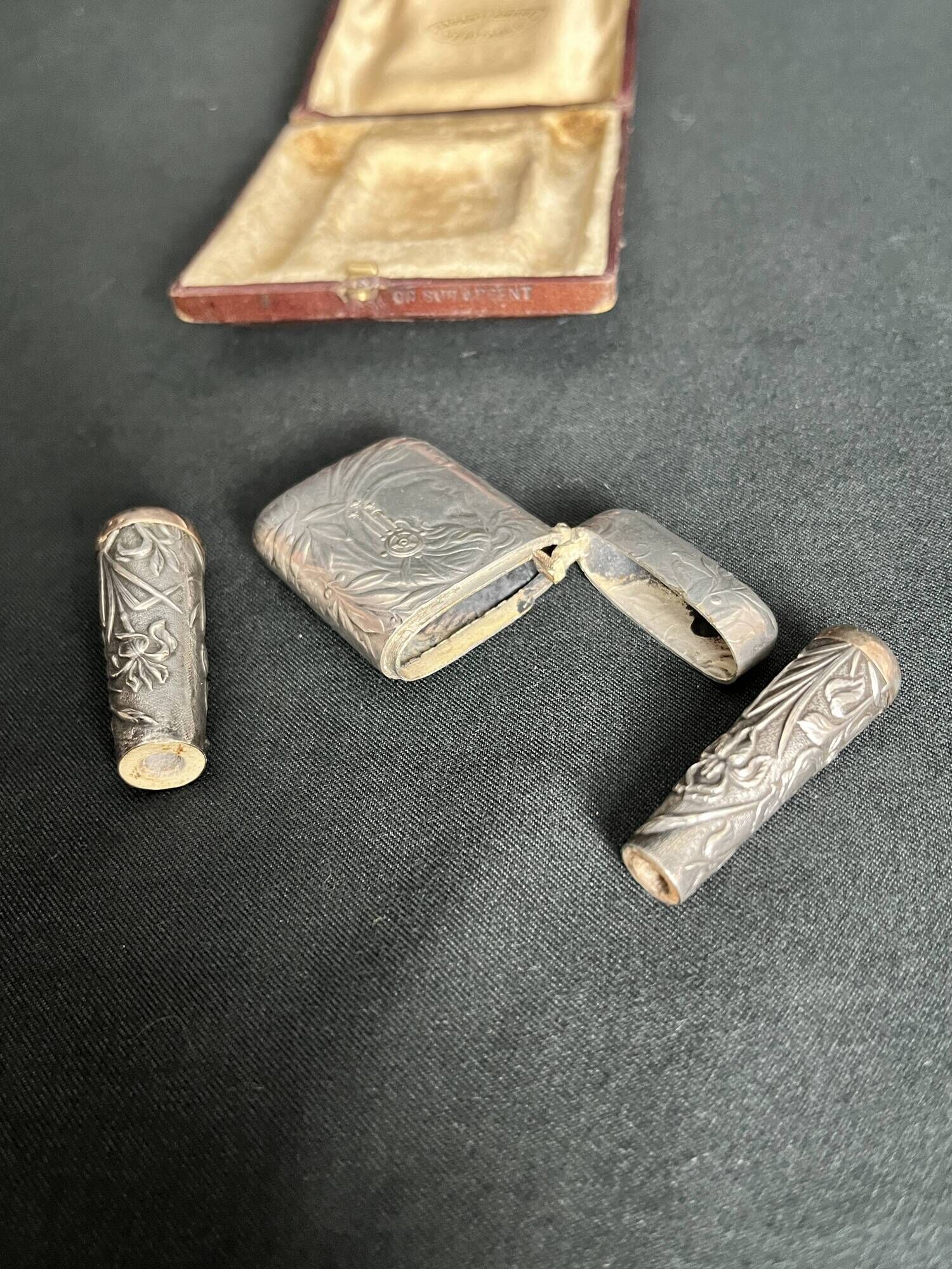 Art nouveau, objets de fumeur métal argenté écrin vers 1900