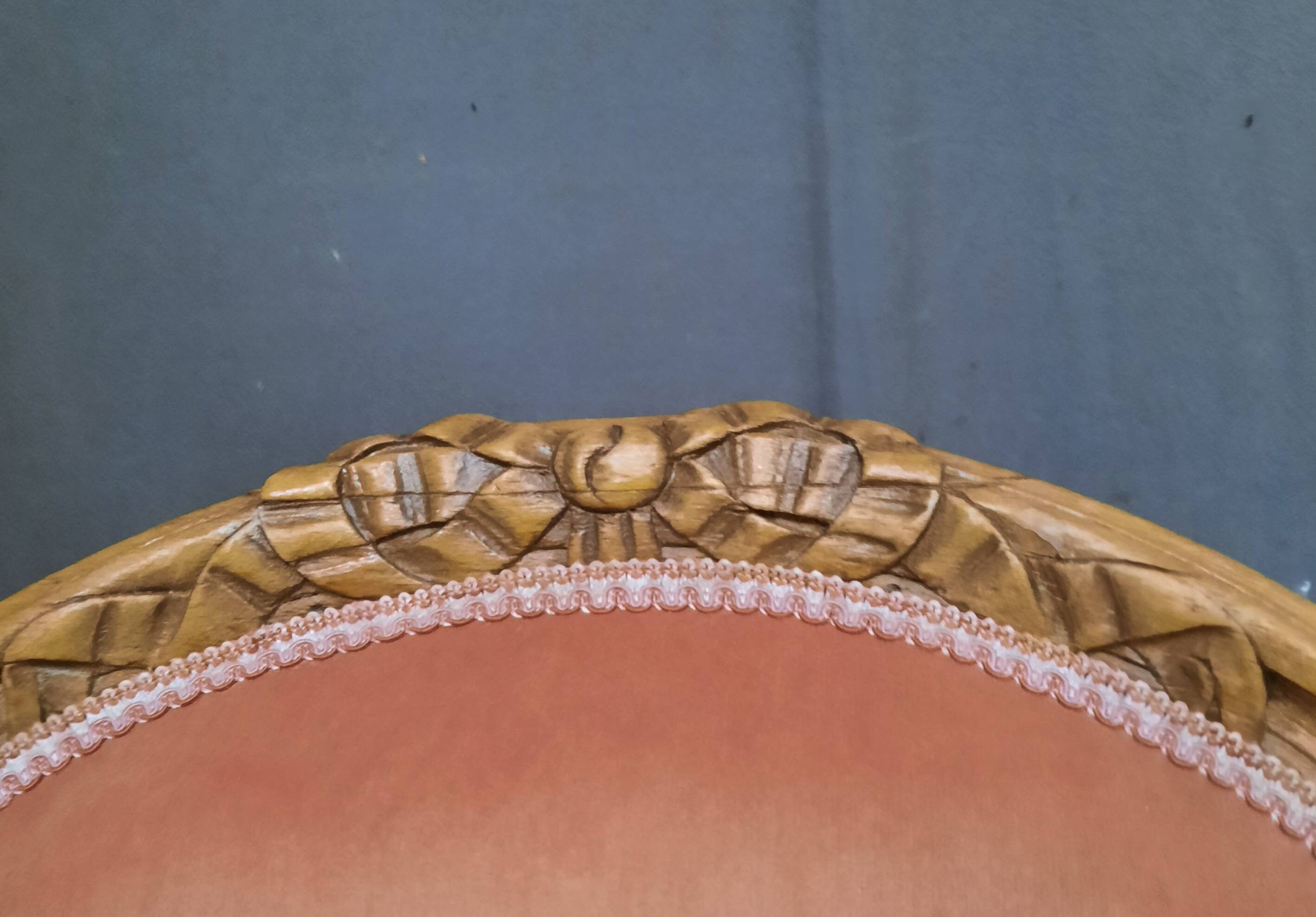 Bergete Louis XVI style