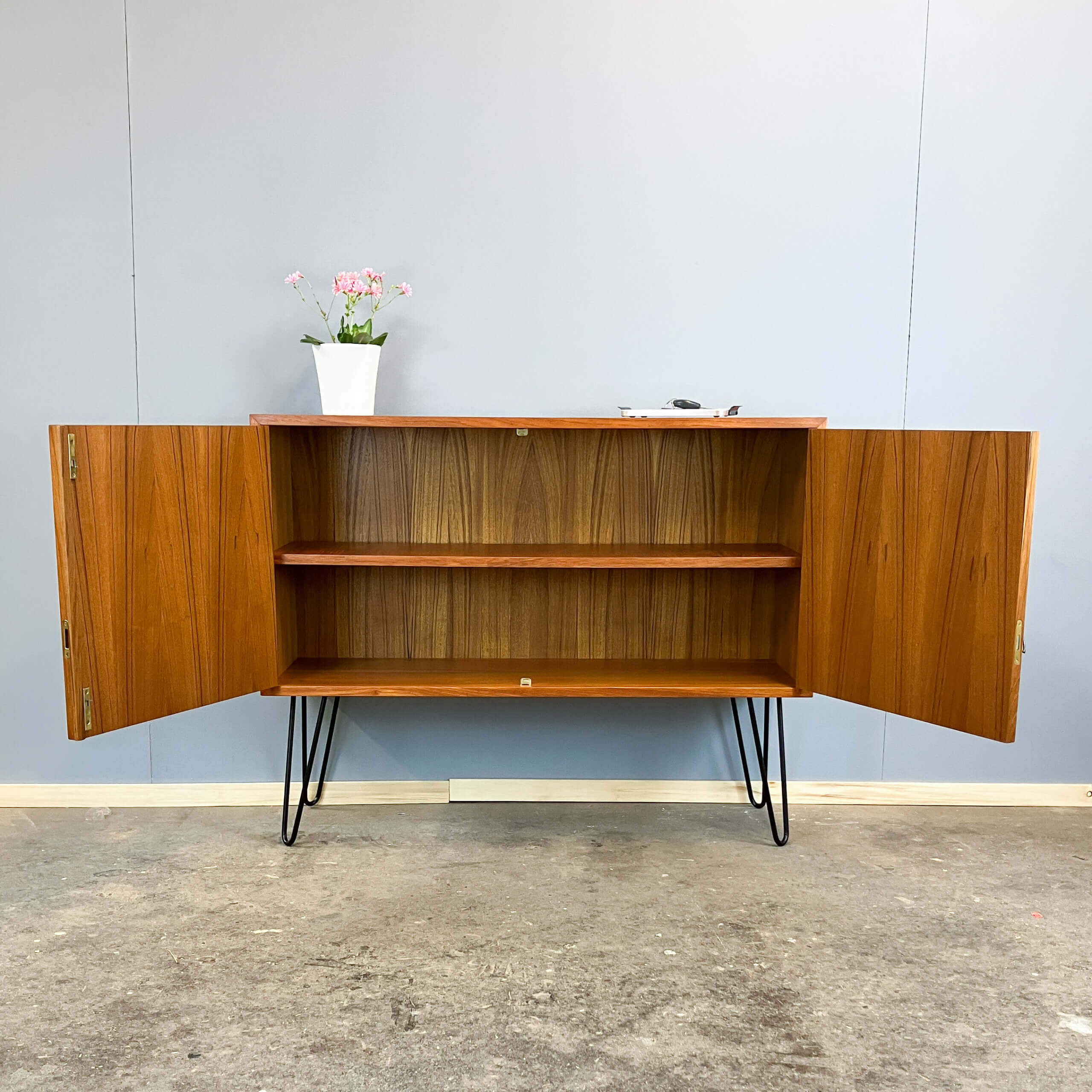 Small sideboard on hairpin legs, teak, 1960s