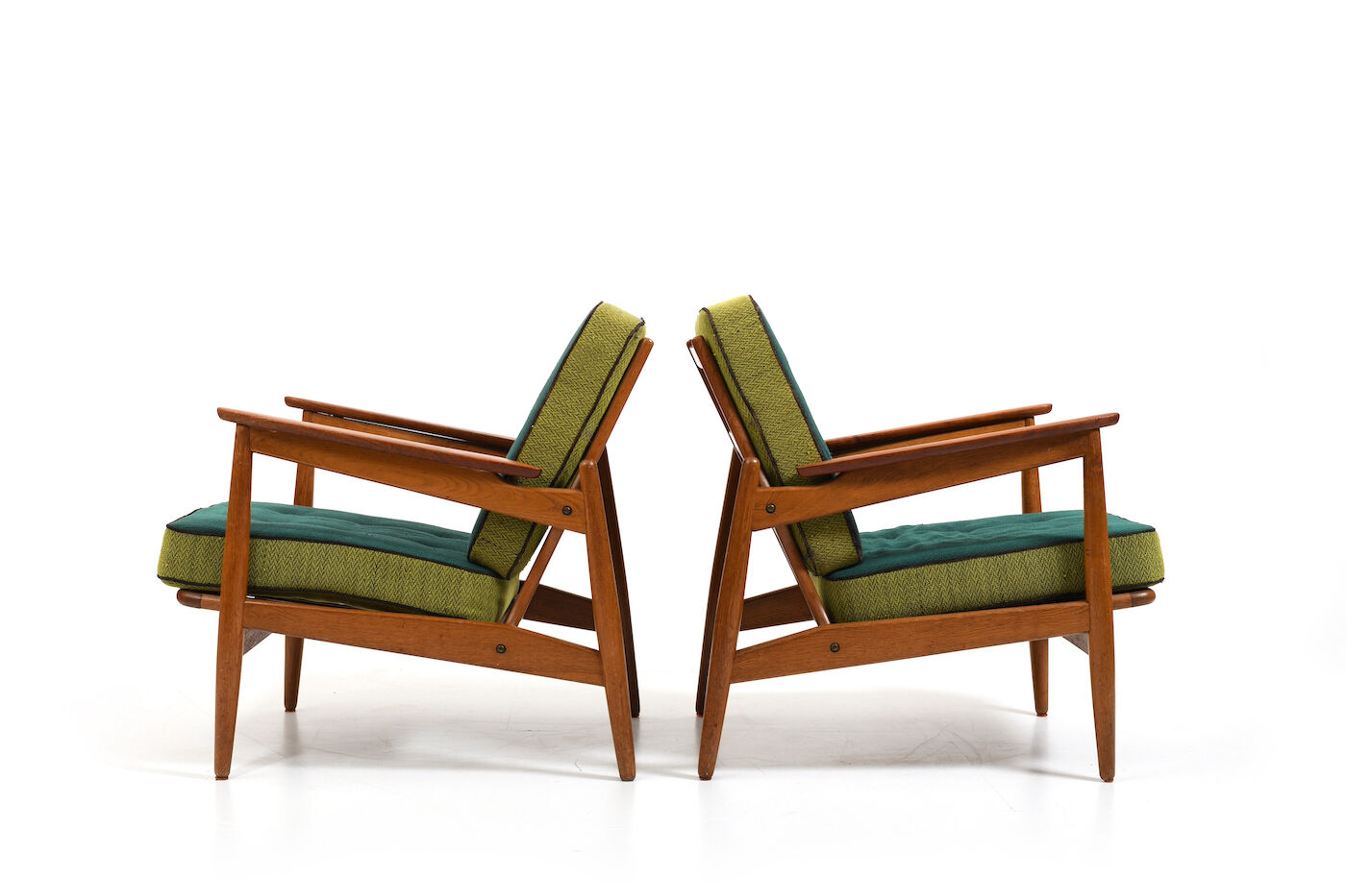 Paire de fauteuils en chêne et teck du début des années 1950