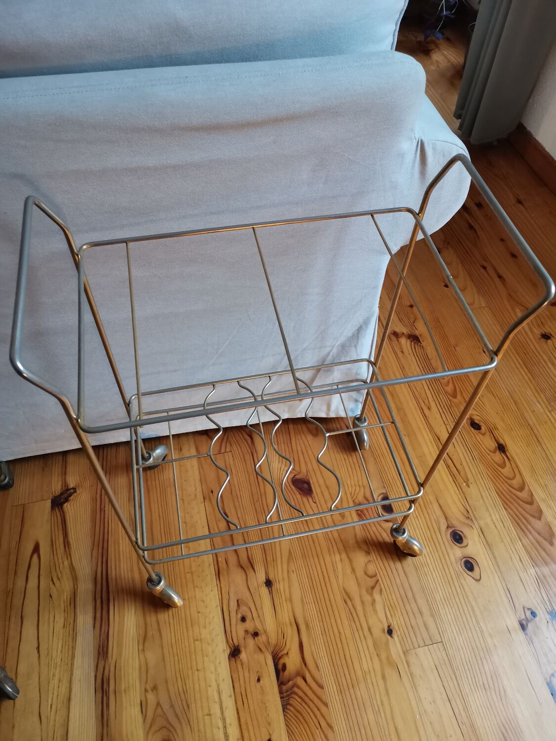 Petite desserte à roulette métal doré vintage